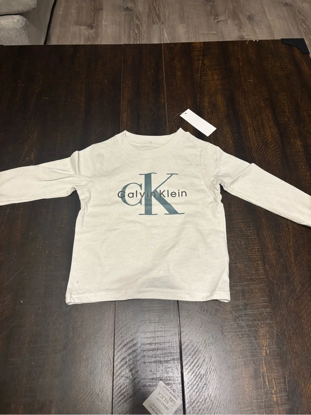 Calvin Klein Kids Long Sleeve Logo Tee in Off-White